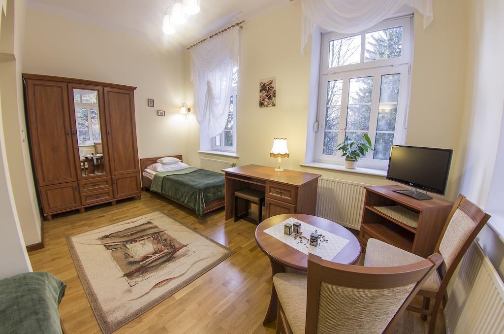 Szwajcarka Willa Z Sauna I Jacuzzi Bad Kudowa Zimmer foto